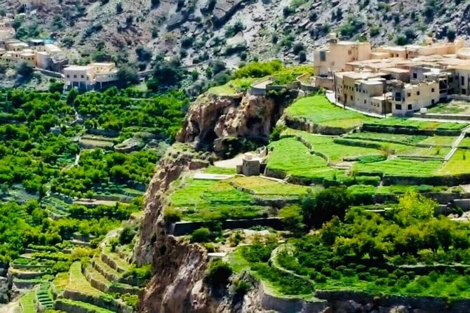 4-Days Private Jamila Sightseeing Tour - Day 1: Bimmah Sinkhole Photos, Wadi Shab Swimming, and Turtle Reserve Night