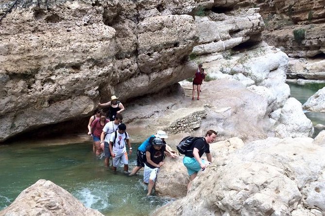 5 Days Package TOUR DINA - Day 5: Wadi Bani Awf and the Off-Road Mountain Descent