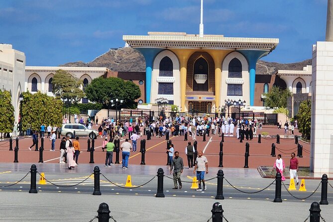 Discover Muscat - Al Alam Palace in 30 minutes: quick, scenic, and free entry