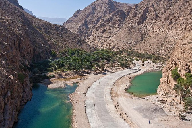 Discover the South and Wadi Shab from Muscat - Tiwi, Finns, Dahab, and the Quriyat Stop: Great Scenery, Short Stops