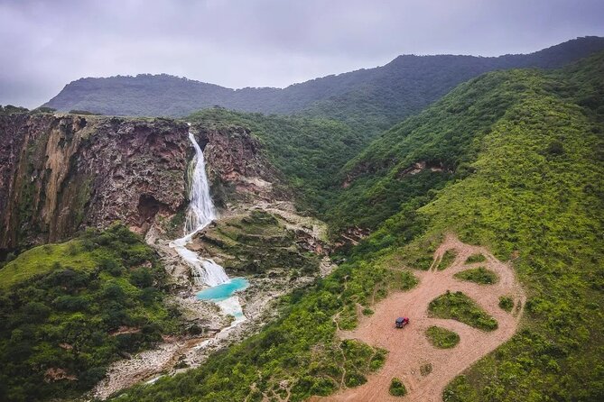 East & West Salalah Combination Tour - Darbat Waterfall, Mughsail - Haffah and the coconut moment: beach time plus a real local souq