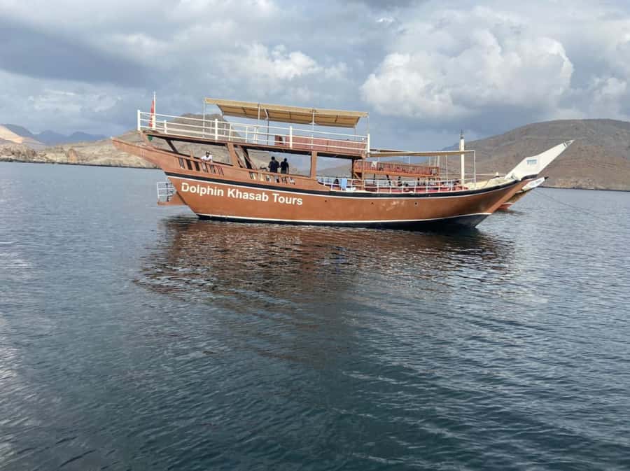 From Khasab: Fjords of Musandam Dhow Cruise & Buffet Lunch - Who This Tour Suits Best