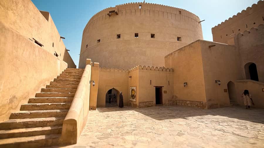 From Muscat: Nizwa and Jebel Akhdar Tour with Lunch - Guide style, photo stops, and smooth mountain driving