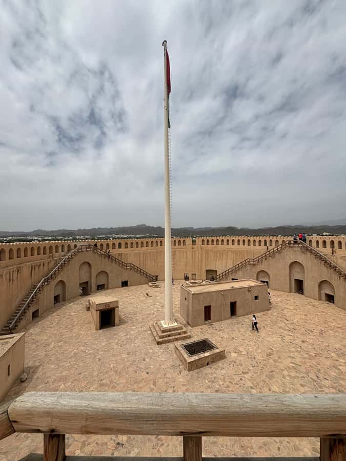 From Muscat: Nizwa and Jebel Shams Day Trip - Nizwa Souq: souvenirs, silver, pottery, and spice smells