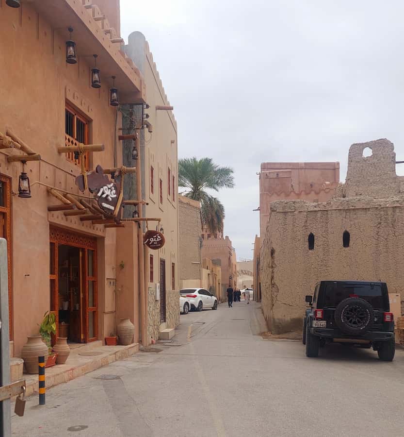From Muscat: Nizwa and Oman's Historical Gems Tour - Al Hamra and Bait Al Safah: mudbrick villages plus a museum stop