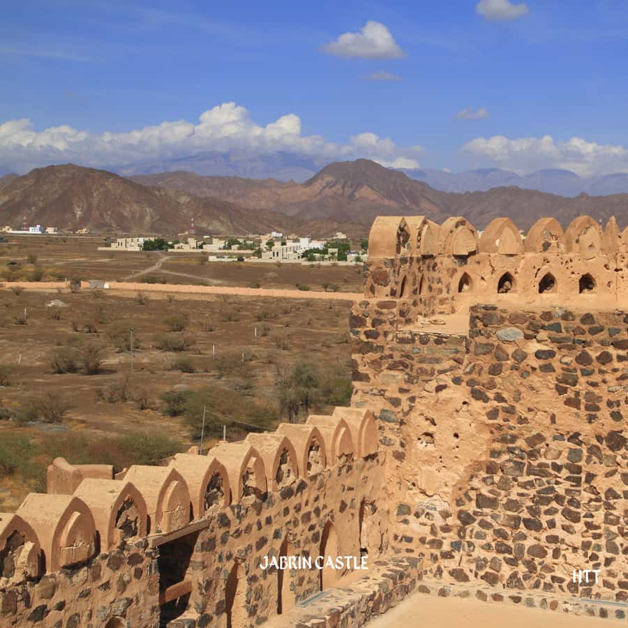 From Muscat: Nizwa, Bahla, and Jabrin Tour with Forts - How the guide experience shapes your day