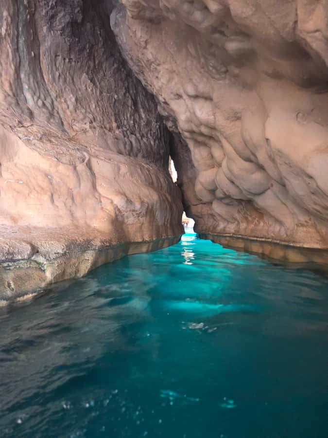 From Muscat: Wadi Shab Expedition - Lunch break and water, a simple reset that matters on a long day