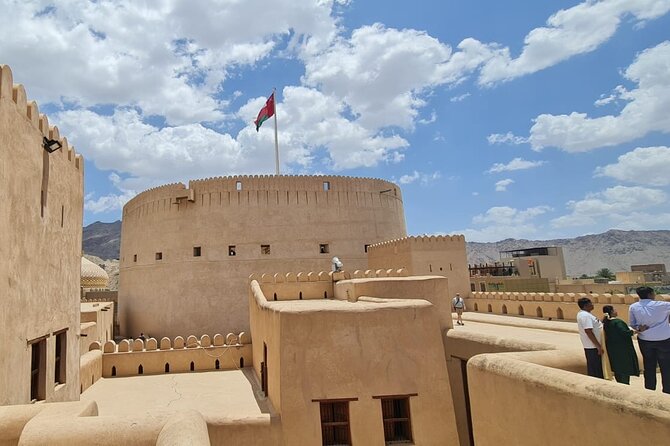 Full-Day Nizwa Fort, Bahla Fort and Jabreen Castle Private Tour - Nizwa Fort: the round-tower stronghold with Imam ties