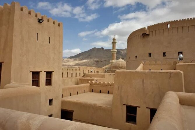 Full-Day Nizwa Fort, Bahla Fort and Jabreen Castle Private Tour - Bahla Fort and pottery town UNESCO views