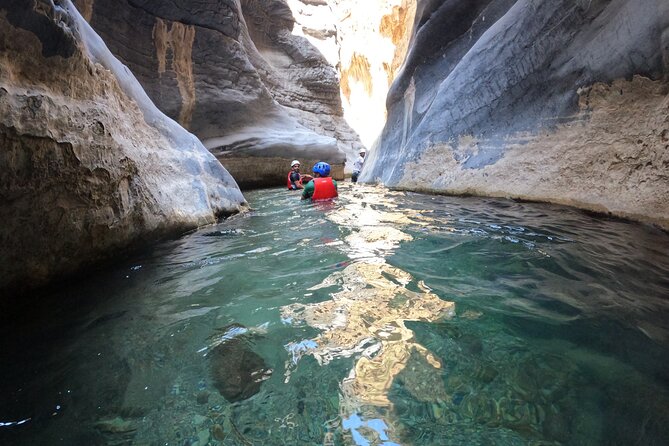 Full Day - Snake Canyon Adventure Tour in Jebel Shams region - Traditional Omani lunch, snacks, and how to plan your appetite