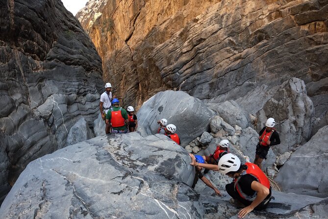 Full Day - Snake Canyon Adventure Tour in Jebel Shams region - Gear checklist that actually helps (not just “bring stuff”)