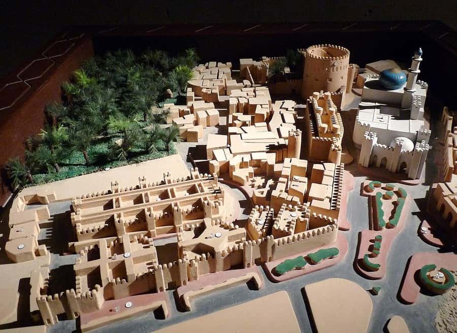 Full-Day Tour in Oman: Enchanting Forts of Nizwa and Jabreen - Jabrin Castle: plasterwork, carved doors, and painted ceilings