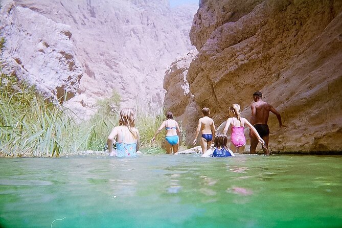 Full Day Wadi Shab And Bimah Sinkhole with Pick Up Included - Picnic and the walk back: local food as your cooldown
