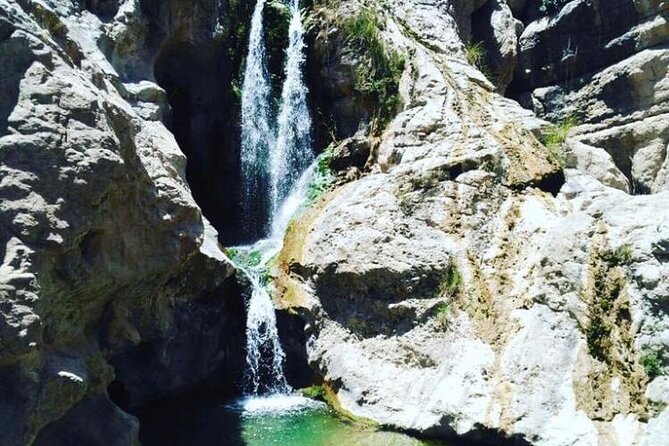 Hidden Gems of Oman: Sinkhole, Fins Beach & Wadi Tiwi Adventure - Bimmah Sinkhole: A Crater by the Sea With a Small Lake