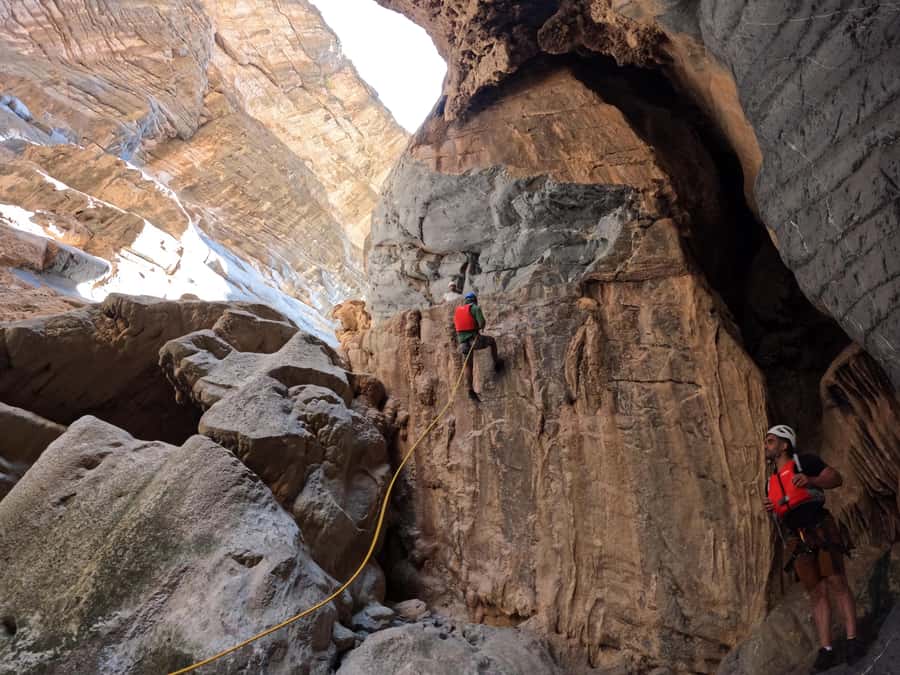 Jebel Shams: Full Day Adventure Tour through Snake Canyon - Your 6-Hour Route: From Gear-Up to Water and Downclimbs