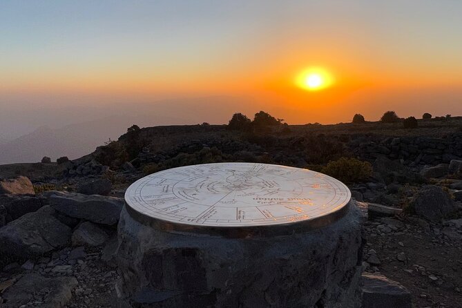 Jebel Shams summit W4 - Food, tent, sleeping bag, and what that saves you