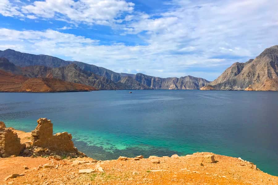 Musandam/Khasab: Overnight Dhow Cruise with Camping and BBQ - Food on Board: Seafood Lunch, BBQ Dinner, and Breakfast at Dawn