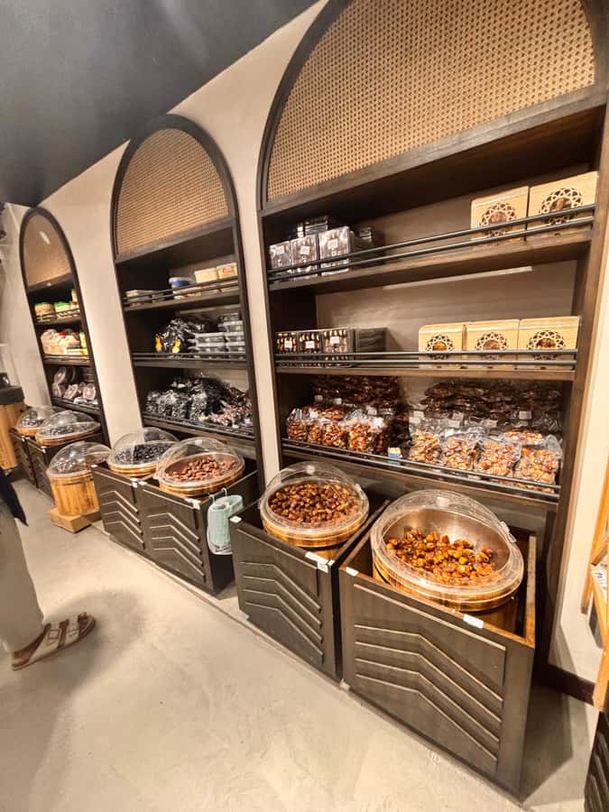Muscat: 4x4 Adventure Through Jebel Akhdar and Nizwa - Nizwa Souq: Crafts, Silver, Spices, and Quick Bites