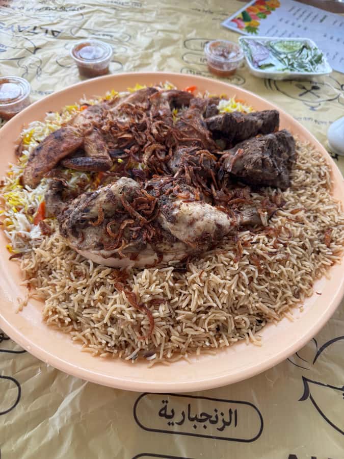Muscat: 4x4 Adventure Through Jebel Akhdar and Nizwa - Lunch in Jebel Akhdar: Local Ingredients, Clear Options