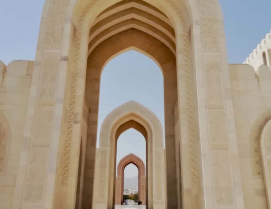 Muscat: Budget Friendly City Tour - Sultan Qaboos Grand Mosque: photos, visit time, and dress sense
