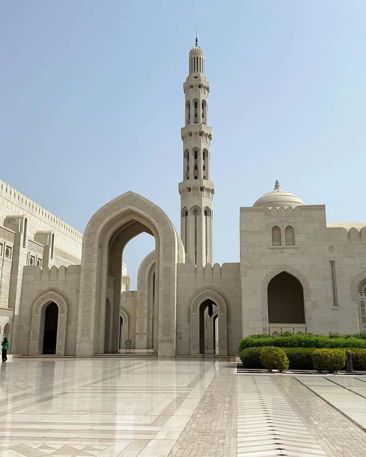 Muscat City Tour and life with Omani Guy ( luxury car). - Key highlights worth your time