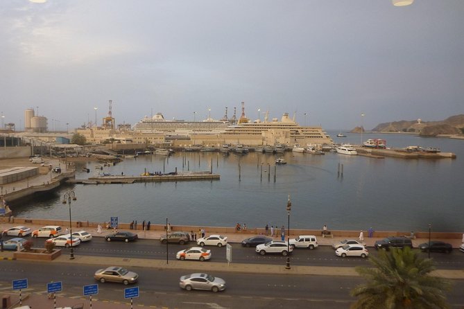 Muscat City Tour frensh or Italien Guide - A morning route that hits Muscat icons fast
