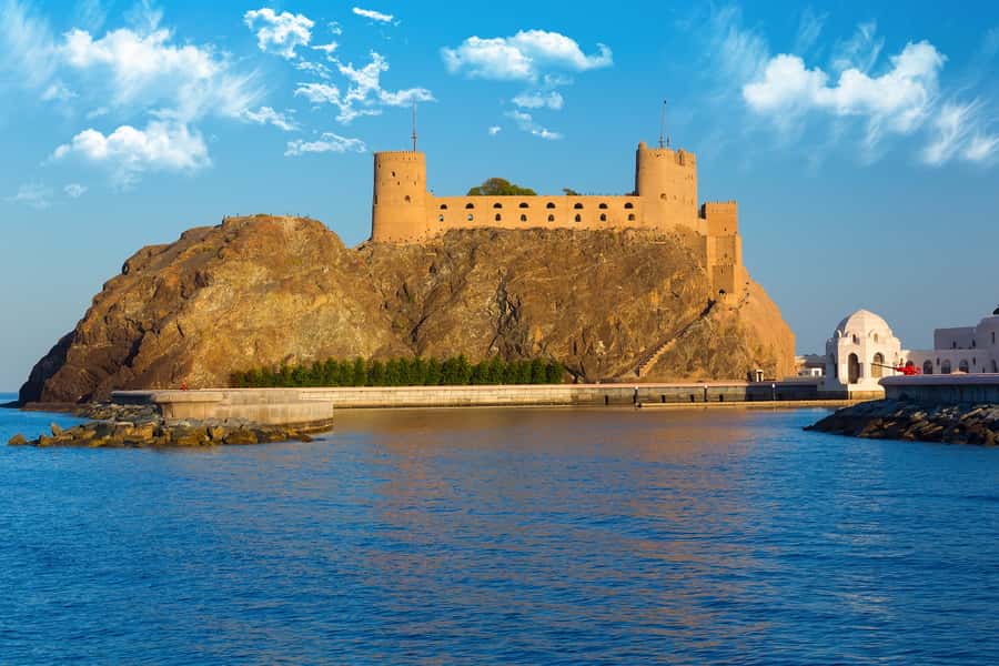 Muscat: City Tour of Grand Mosque, Old Souqs, Museum, & Fort - How Muttrah Corniche, Fish Market, and Merchant Houses Feel on a Walk