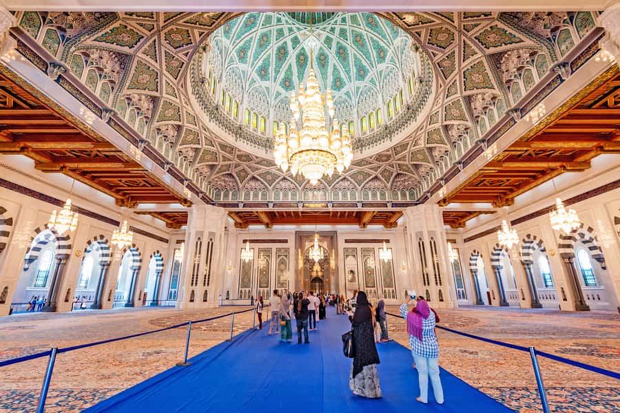 Muscat: City Tour of Grand Mosque, Old Souqs, Museum, & Fort - Main Souq: Perfume, Clothes Stalls, and How to Shop Smart