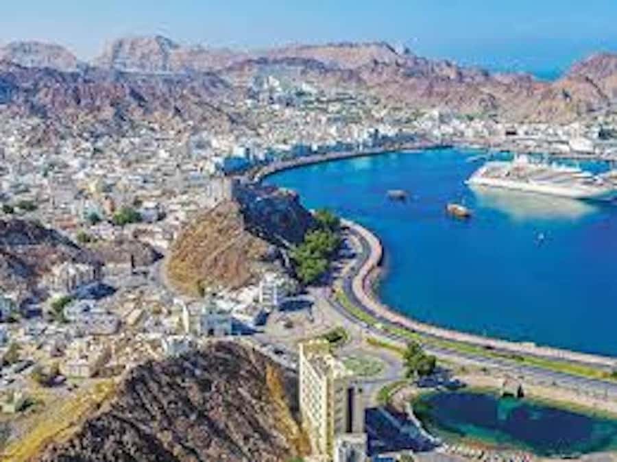 muscat city tour with pick up SMALL GROUP 7 PEOPLE MAX - Sultan Qaboos Grand Mosque: size you can feel