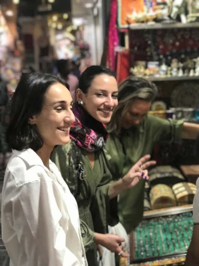 Muscat: Day Tour with Omani Lunch, Hotel Pickup, and Airfare - Muttrah Corniche and the fish market: views plus daily life