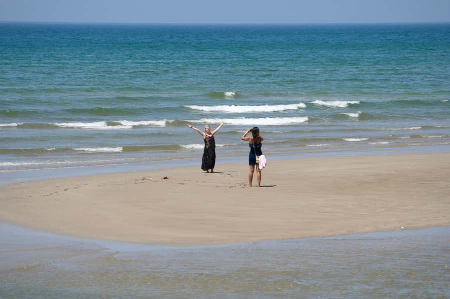 Muscat: Day Tour with Omani Lunch, Hotel Pickup, and Airfare - Portuguese forts, royal residences, and the story of Muscat