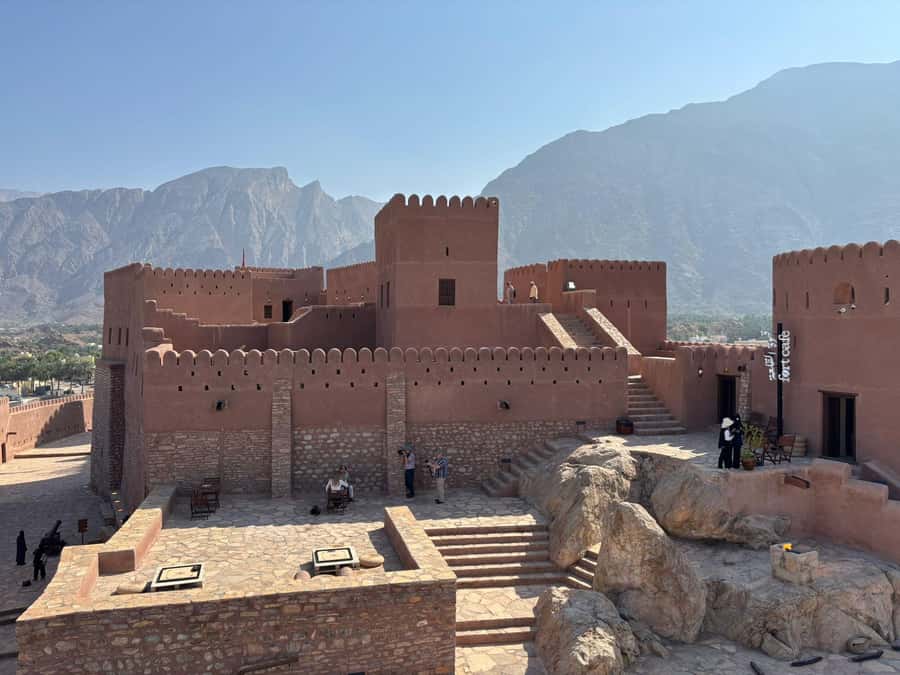 Muscat: full day tour to Nakhal, Rustaq and hot springs - The 4WD sand show you might catch on Fridays and Saturdays