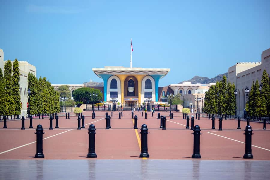 Muscat: Half-Day Sightseeing Essentials Tour and Audio Guide - Muttrah Souk and the fish market: what to expect from 15 minutes and 30 minutes