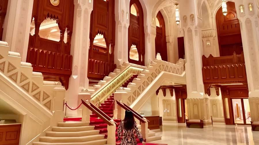 Muscat life and local culture city tour - East Route: Grand Mosque, Muttrah Corniche, and Al Alam Palace