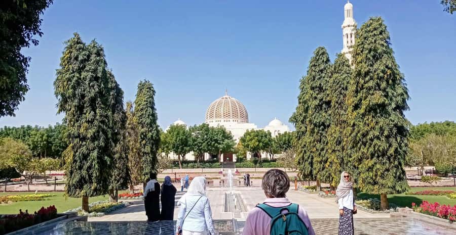 Muscat: Night Tour 4 Hours - Getting Around in 4 Hours: How Much Walking to Expect
