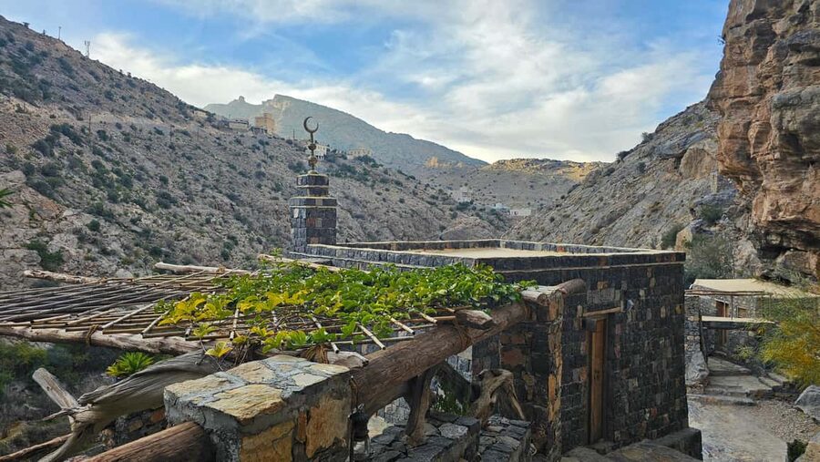 Muscat: Nizwa and Al Jabal Al Akhdar Private Tour with Lunch - The 4WD ride to Jebel Akhdar: where the air feels different