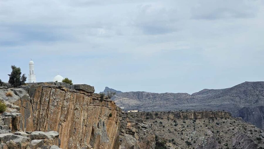Muscat: Nizwa and Al Jabal Al Akhdar Private Tour with Lunch - What to bring so the day feels easy