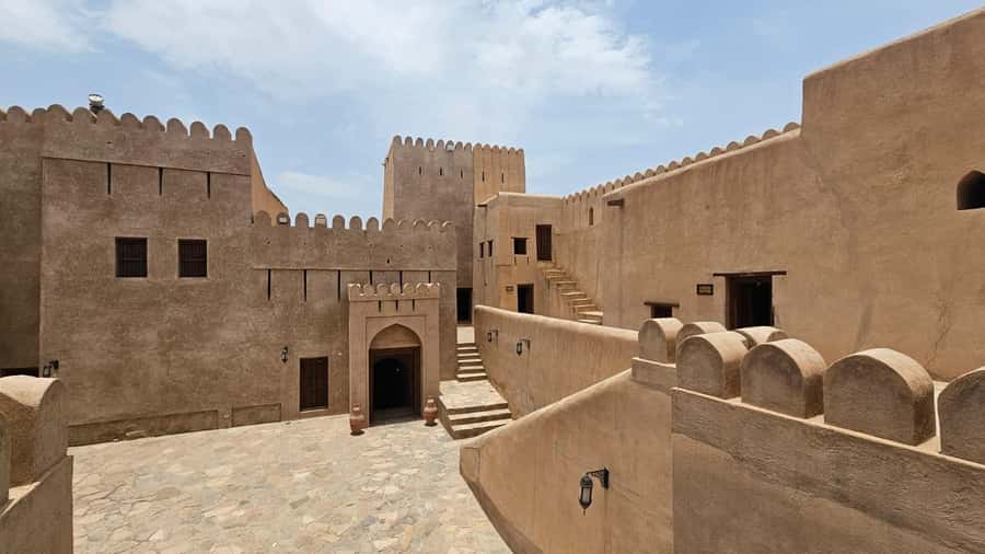 Muscat: Nizwa, Birkat Al Mouz & Oman Across Ages Museum - Traditional Omani lunch in Nizwa: what to order when you want to taste the region