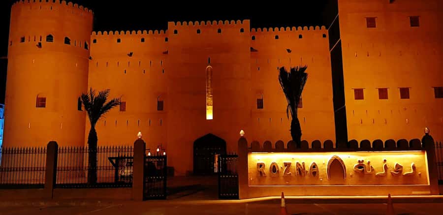 Muscat : private evening or night tour 4 hours With transfer - An evening loop through Muttrah, the Corniche, forts, and palace views