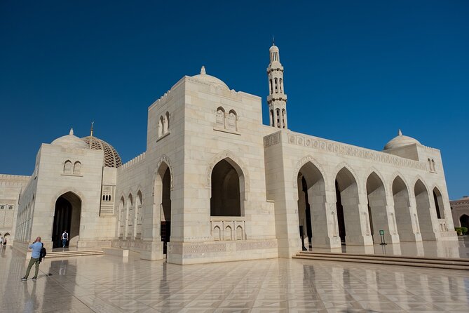 Muscat trasfer: airport trasfer to/from hotel in muscat - Drop-Off Flexibility: Hotels, Residences, Offices, and Big Sights
