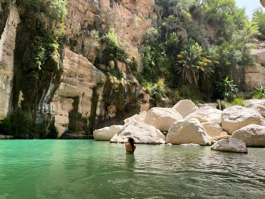 Muscat: Wadi Mibam Private Full Day Tour by 4x4 car - Wadi Tiwi photo stop: a quick taste of the region