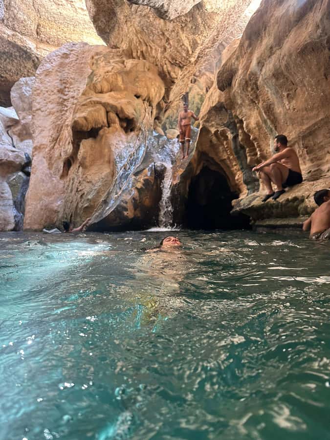 Muscat: Wadi Shab & Bimmah Sinkhole Tour with Pickup & Lunch - What Makes the Guides Matter Here (Names and What They Do Right)