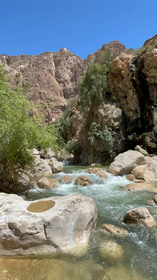 Muscat: Wadi Shab, Romantic Cave and Sinkhole Full-day Trip - Why Wadi Shab feels like a full reset in Oman