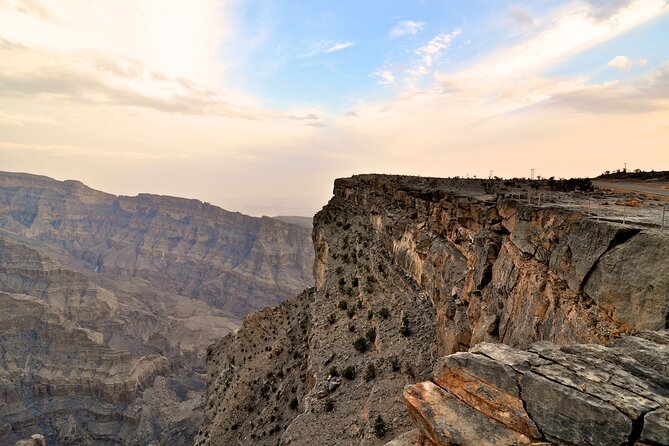 Nizwa and Jebal Shams Grand canyon - Scenic passes and the canyon-to-people rhythm