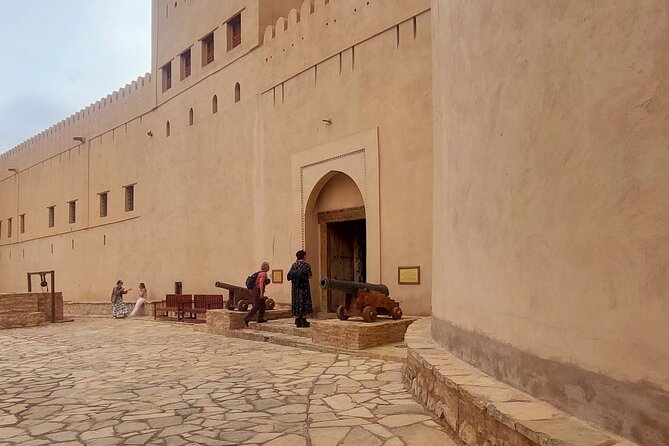 Nizwa and Jebel Akhdar Discovery: Guided Small Group Experience - Nizwa Souq: Knives, Pots, Fruit, and Real Shopping Energy