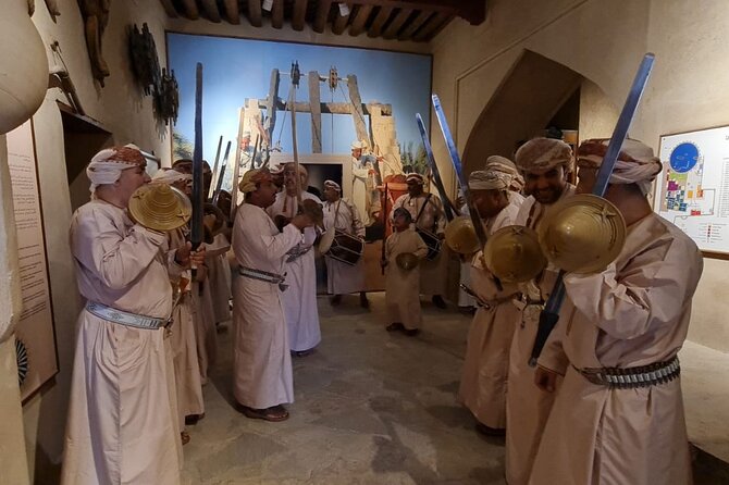 Nizwa Fort-Nizwa Souq-Birkat Al Mouz-Jebel Akhdar - Private Full Day Tour - 4WD comfort, timing, and the lunch gap you need to plan