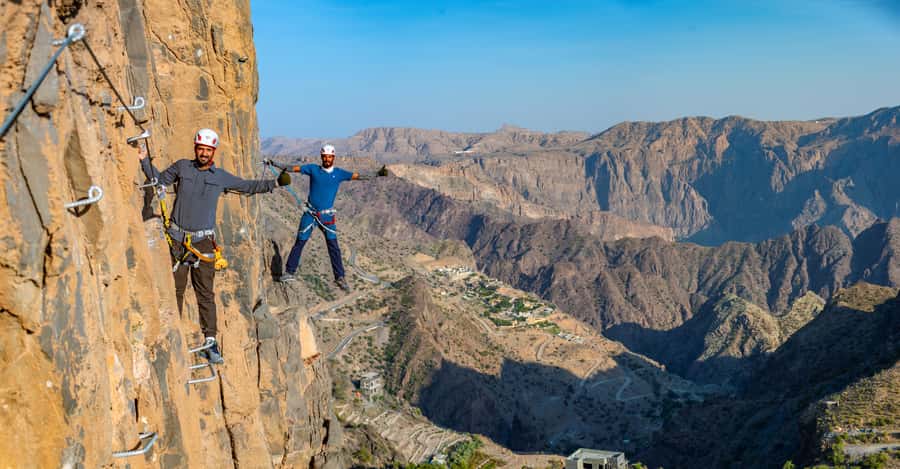 Nizwa: Jebel Shams Balcony Walk and Via Ferrata Adventure - Via Ferrata Prep, Safety Check, and the Cliff Return