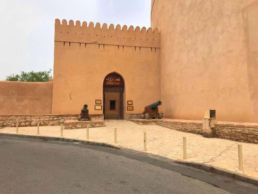 Nizwa Market, Nizwa Fort, Misfat Al Abriyeen, Jabal Shams - Nizwa Fort and Castle: defense architecture plus views that make sense