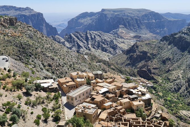 Private Day-Tour in Nizwa and Jebel Akhdar - Setting out from Muscat, with a real local focus