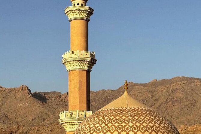 Private Day Tour to the Enchanting Forts of Nizwa - Nizwa Souq Shopping: Rugs, Pottery, and Silver Jewelry Time